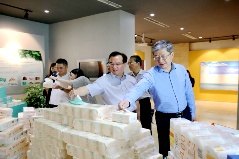 2019年 5月22日，時(shí)任浙江省社會(huì)組織綜合黨委專(zhuān)職副書(shū)記、省民政廳社會(huì)組織管理局局長(zhǎng)蔡國(guó)華蒞臨景興紙業(yè)調(diào)研企業(yè)發(fā)展情況和黨建工作