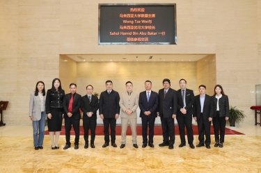 馬來西亞大學(xué)聯(lián)盟主席拿督斯里黃炫碩一行蒞臨景興紙業(yè)參觀交流，共建“一帶一路”人才培養(yǎng)培訓(xùn)基地