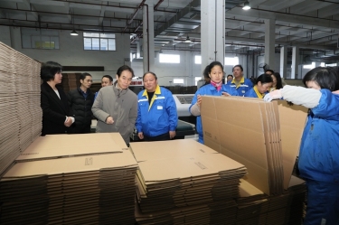 共富工坊助殘 自強(qiáng)模范勵志 | 浙江省殘疾人聯(lián)合會黨組成員、副理事長陳益?zhèn)ヒ恍姓{(diào)研平湖景包